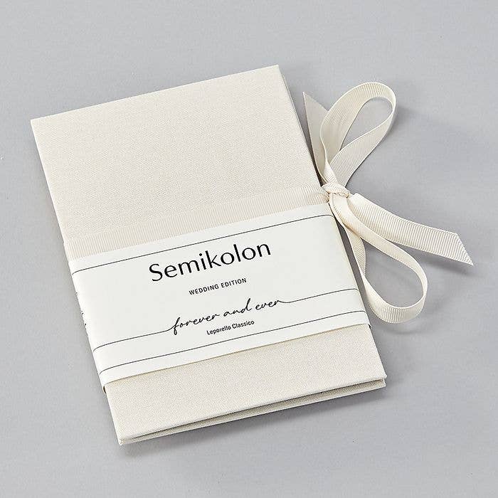 Heritage Line Leporello Wedding Edition with linen cover and ribbon, ideal for 14 photos. Perfect stationery store gift for weddings.