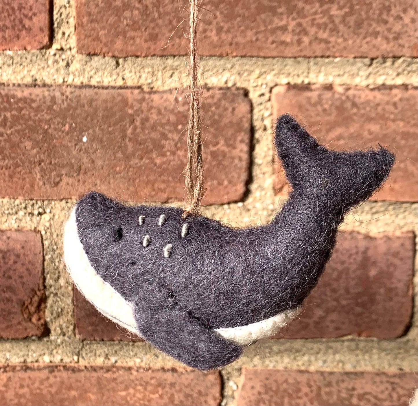 Felt ornament, whale gray/crm